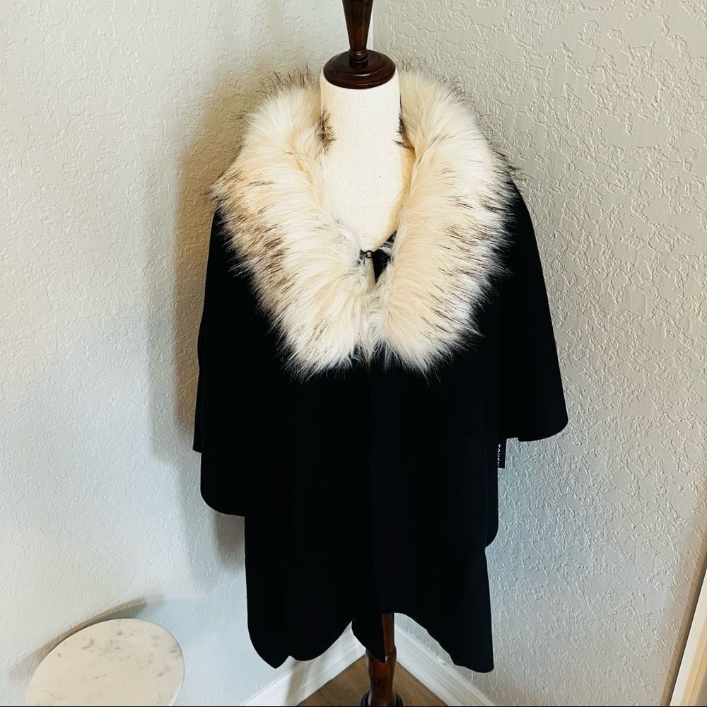 Love Token Karen Removable Faux Fur Collar Poncho, Black, Medium/Large 8/10 NWT